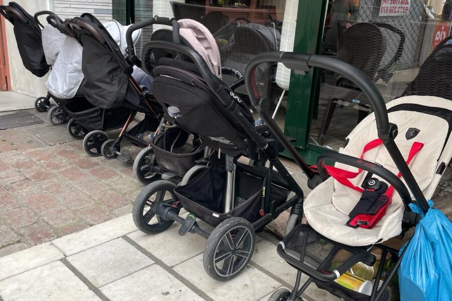 Strollers outside Amurtel